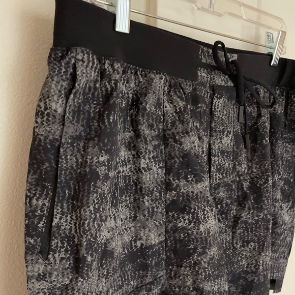 Lululemon Men's Athletic Gym Shorts Unlined, 5" Inseam Linerless Shorts, Size XL - Picture 3 of 11